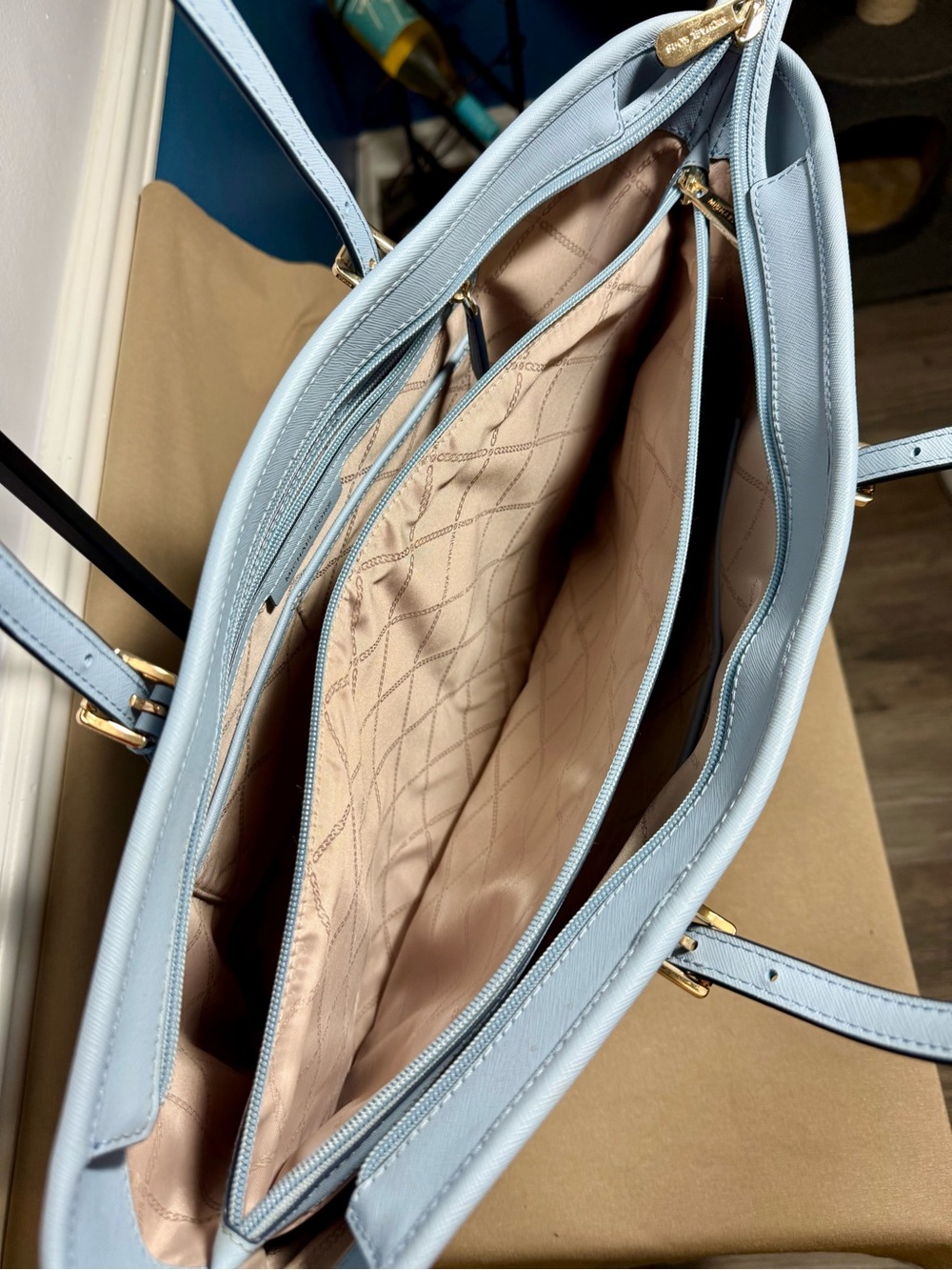 Michael Kors Jet Set Travel Large Saffiano Leather Tote Bag EUC Laptop Section - Picture 12 of 14